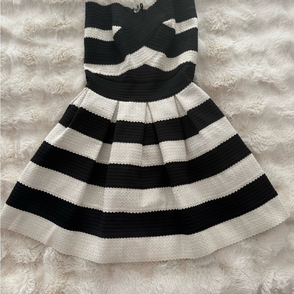 L'ATISTE Black and White Striped Formal Dress